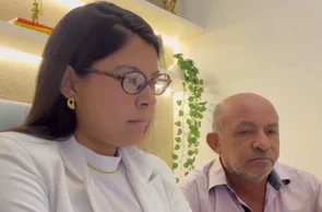 Advogada piauiense representa o próprio pai em audiência por aposentadoria rural e viraliza nas redes sociais