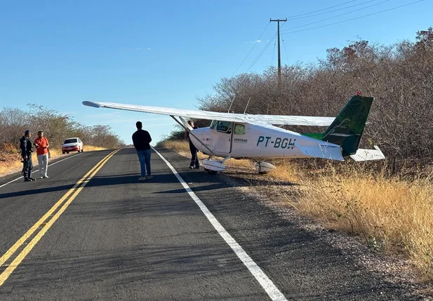 Aeronave faz pouso forçado em rodovia estadual
