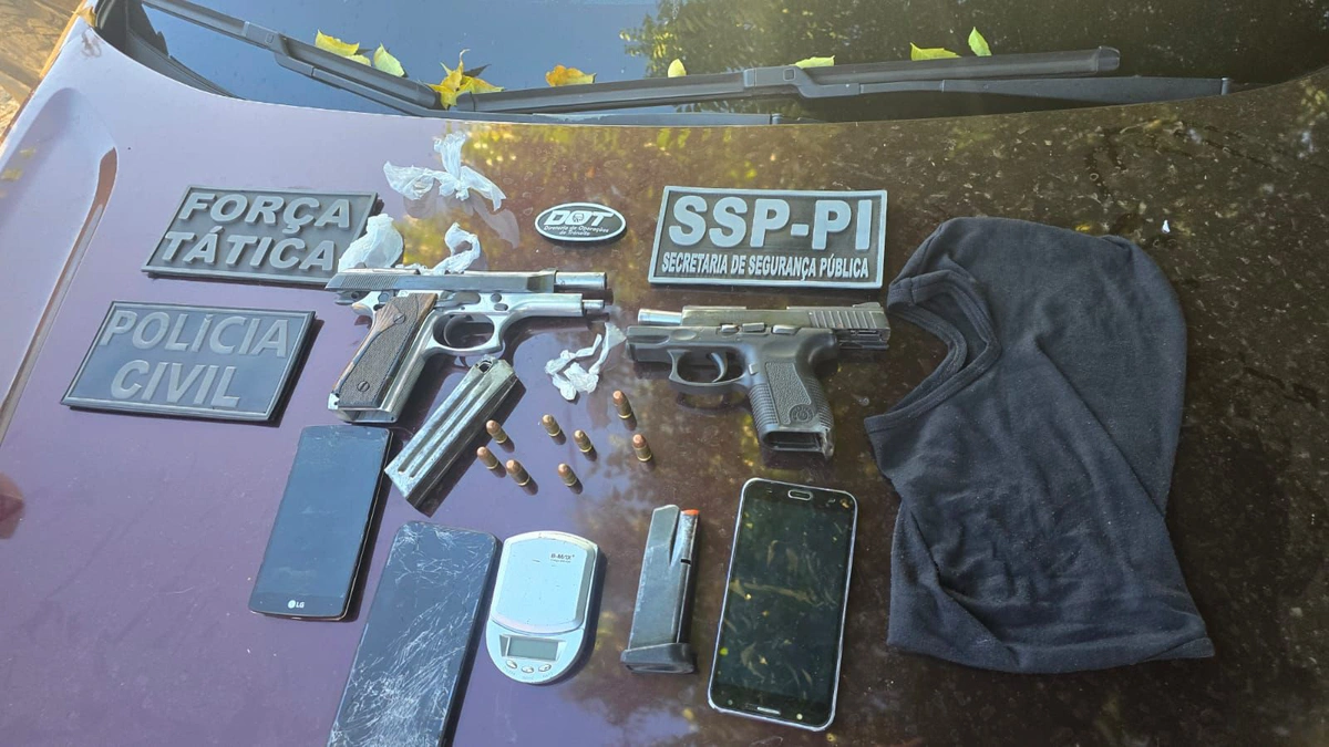 Armas apreendidas durante a operação em Regeneração