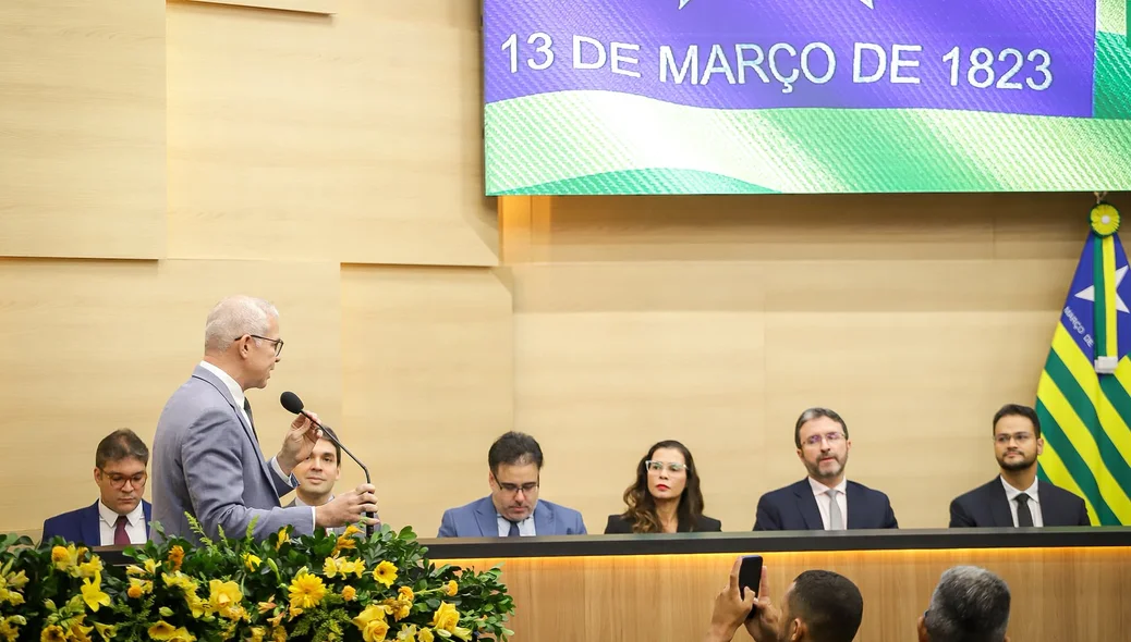 As iniciativas são de autoria de Tiago Vasconcelos (PSD)
