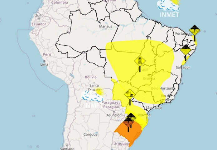Aviso amarelo indica risco potencial para incêndios e problemas de saúde. Temperaturas devem variar entre 14°C e 26°C nesta segunda-feira (20).