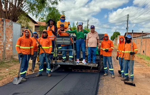 Bairro Bernardo Rêgo recebe serviços de asfaltamento em Esperantina
