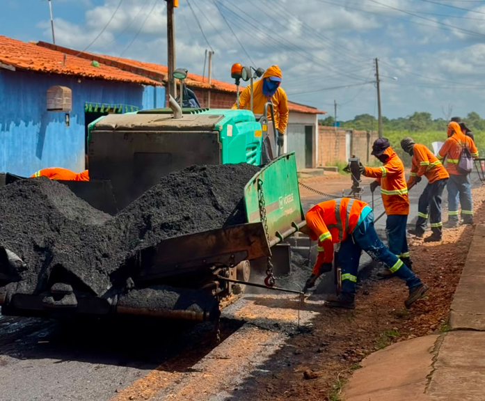 Bairro Bernardo Rêgo recebe serviços de asfaltamento