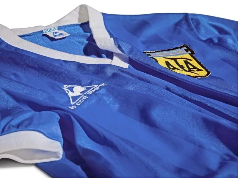 Camisa de Maradona segue como a mais valiosa da história