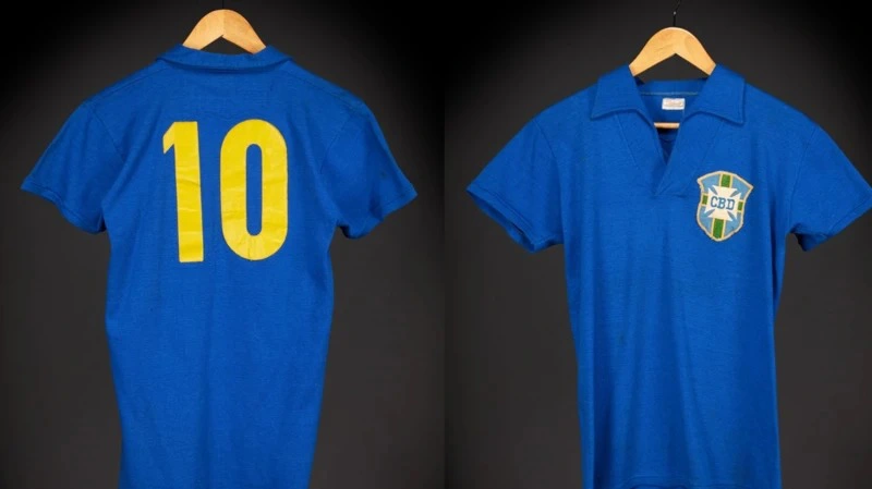 Camisa usada por Pelé na final da Copa de 1958 é vendida por R$ 25 milhões