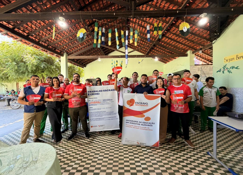 Campanha “Cartão Vermelho ao Trabalho Infantil” promove conscientização em escolas estaduais de Pedro II