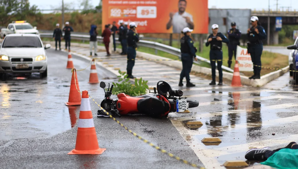 Capacete da vítima foi sacado com a força da colisão
