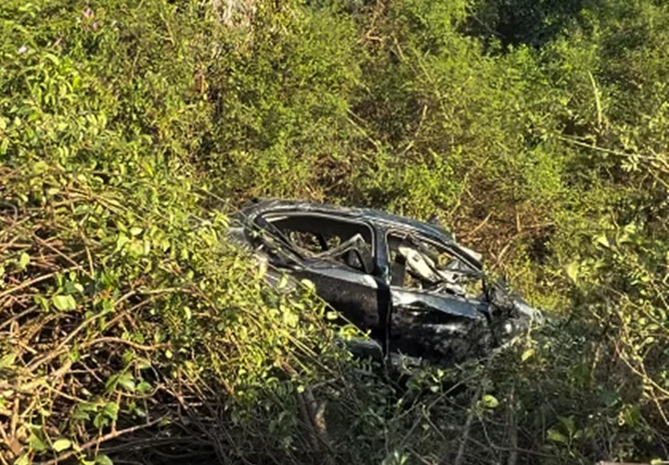 Capotamento na PI 116 deixa uma pessoa morta e dois feridos; mulher está desaparecida
