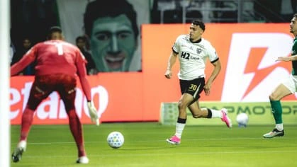 Carlos Miguel falha e Atlético-MG vence Palmeiras por 2 a 1