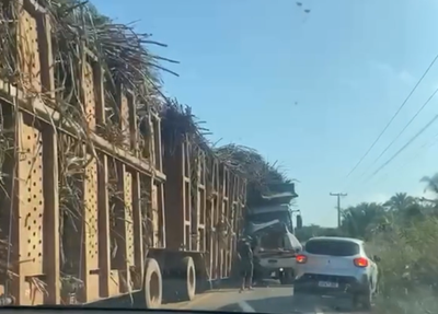Colisão entre dois caminhões entre Teresina e União