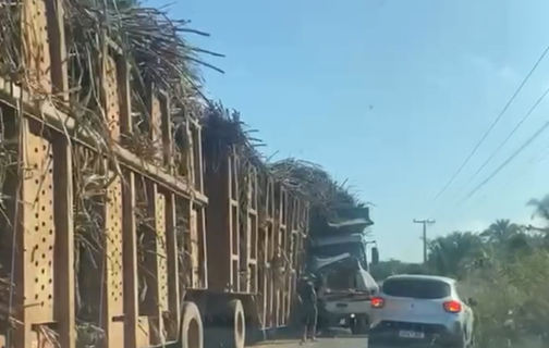 Colisão entre dois caminhões entre Teresina e União