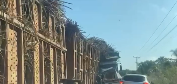 Colisão entre dois caminhões entre Teresina e União