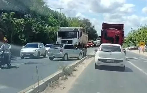 Colisão entre veículos deixa trânsito leto na BR-343 em Teresina