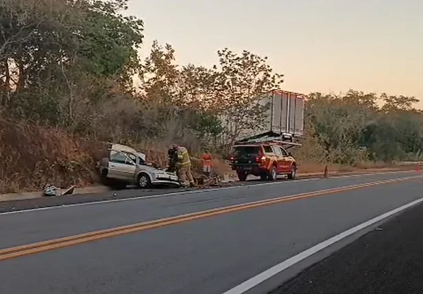 Colisão frontal na BR 343 em Amarante