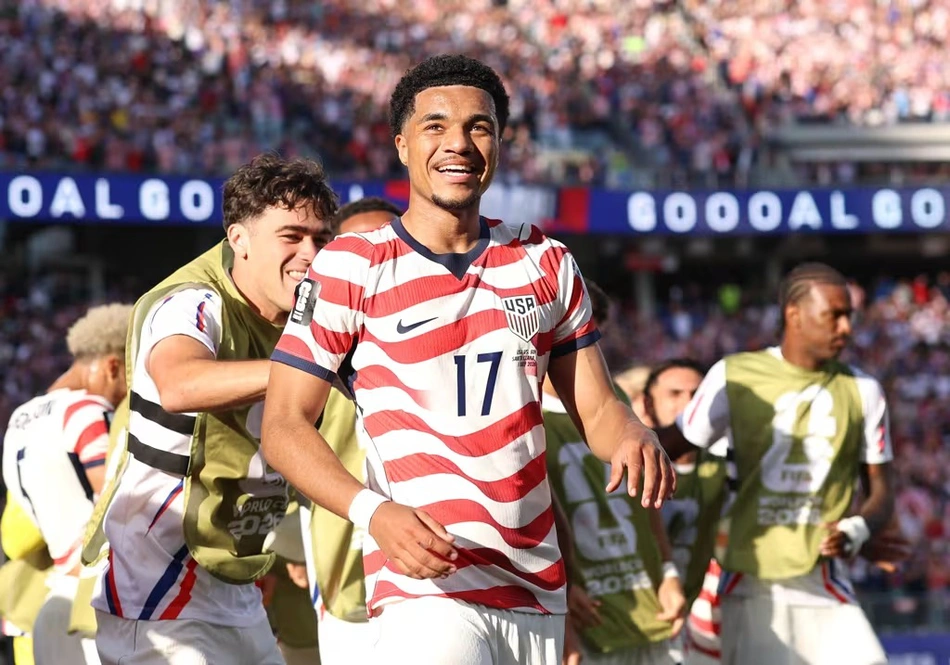 Com um a menos Estados Unidos garante classificação para as oitavas.