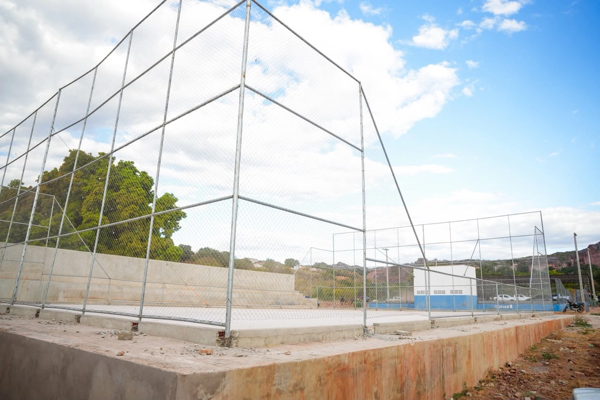 Construção do primeiro estádio de futebol da cidade