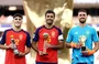 Da esquerda à direita, Cubarsí, Rodri e Unai Simón erguem seus prêmios da Copa do Mundo