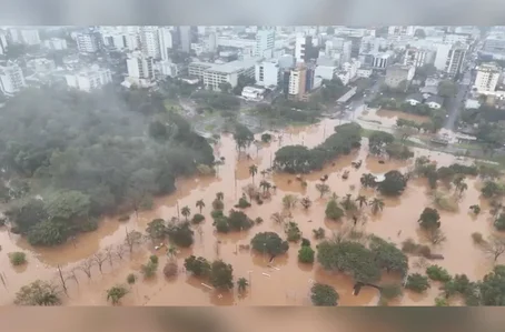 Defesa Civil registra mais de 1,2 mil desabrigados e monitora rios que seguem acima do nível normal.