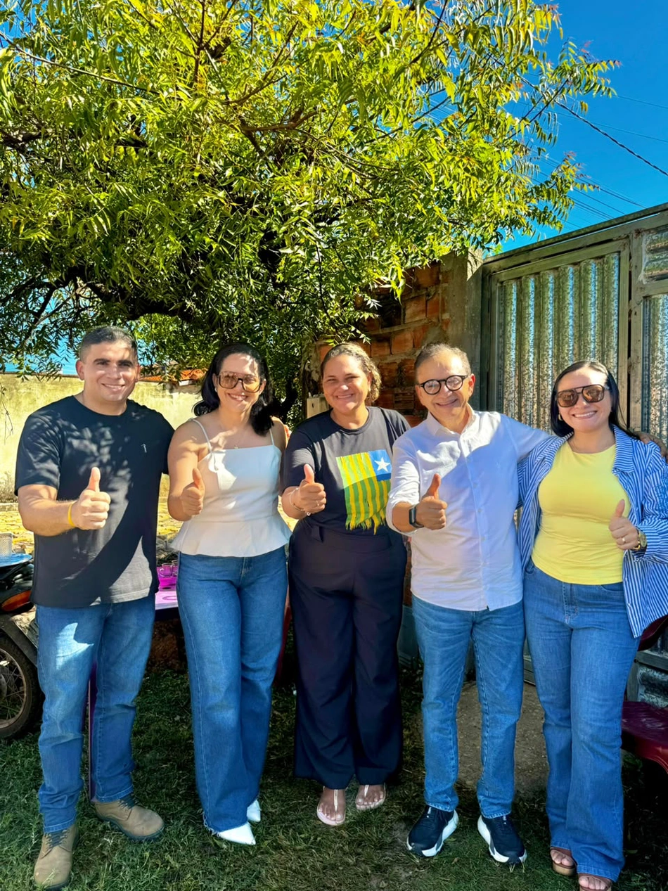Deputado Dr. Hélio acompanha obras de pavimentação em José de Freitas