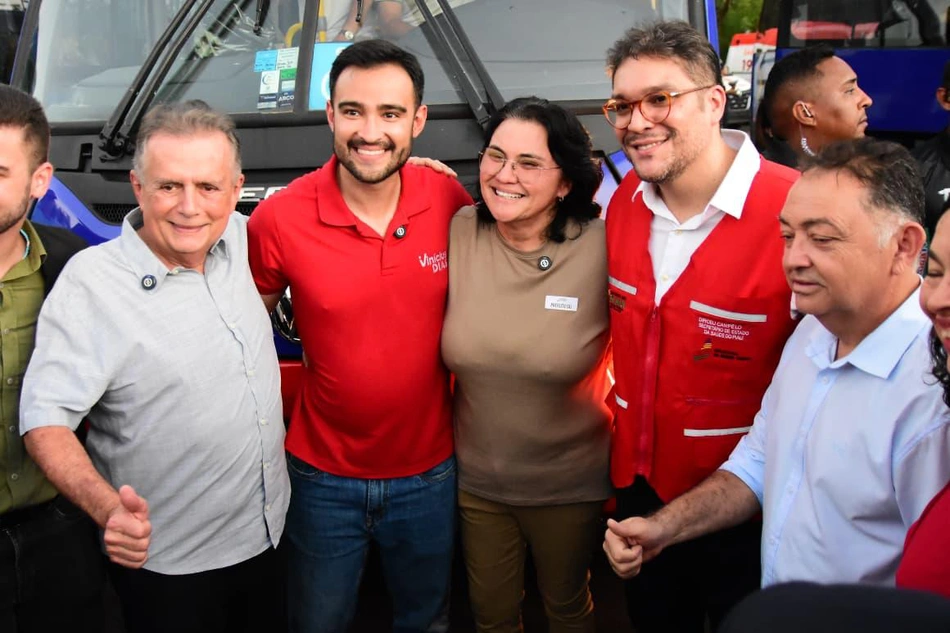 Deputado federal Flávio Nogueira viabiliza micro-ônibus do SUS para sete municípios do estado.