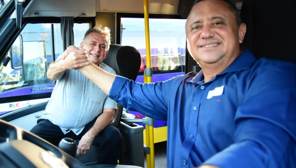 Deputado federal Flávio Nogueira viabiliza micro-ônibus do SUS