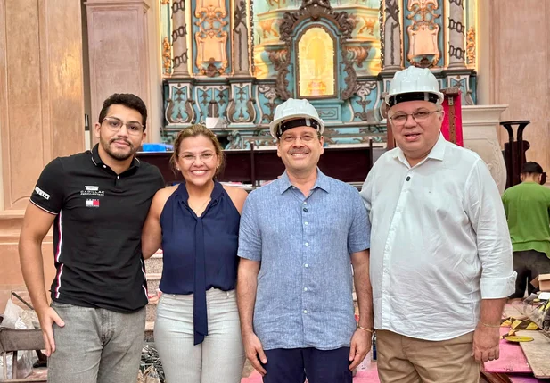 Deputado Florentino Neto visita obras da Catedral de Parnaíba e destaca avanço da restauração