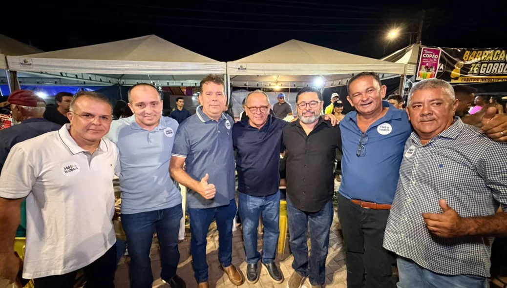 Deputado Hélio Isaías com lideranças