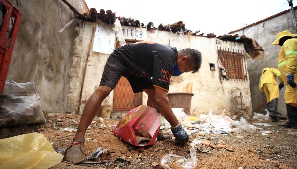 Dono da casa que acumulava resíduos