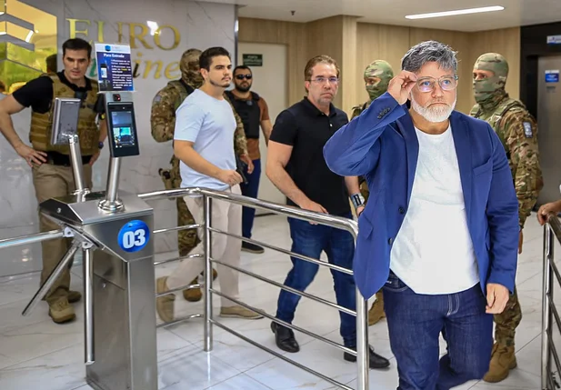 Douglas Fonseca sendo preso