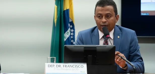 Dr. Francisco quer reduzir jornada de trabalho de mães atípicas no setor privado
