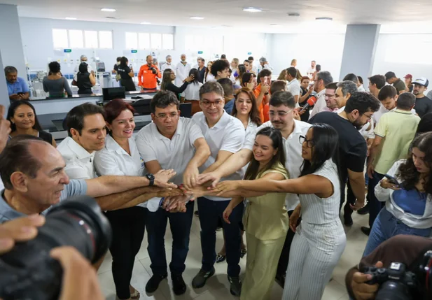 Dr. Gilberto Júnior inauguração da nova Unidade de Terapia Intensiva (UTI) e do serviço de tomografia