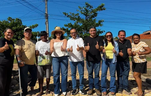 Dr. Hélio acompanha obras de pavimentação em José de Freitas