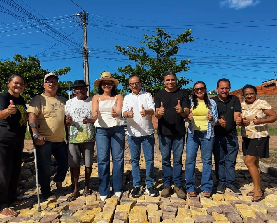 Dr. Hélio acompanha obras de pavimentação em José de Freitas