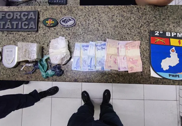 Drogas e dinheiro apreendidas na casa de Natanael da Silva