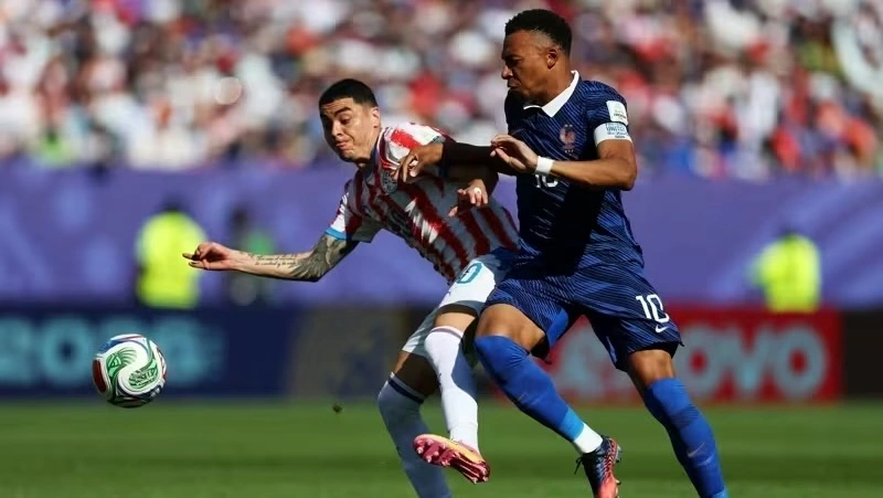 Duelo entre Paraguai e França, válido pela fase de oitavas de final da Copa do Mundo