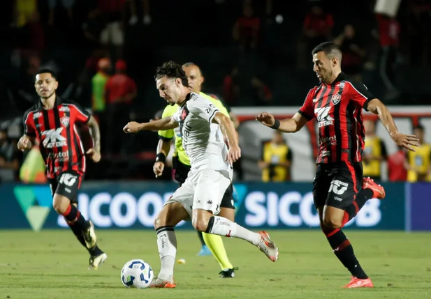 Duelo entre Vitória e Vasco