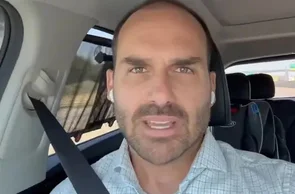 Eduardo Bolsonaro critica Moraes e afirma que ex-presidente vive "em cativeiro"
