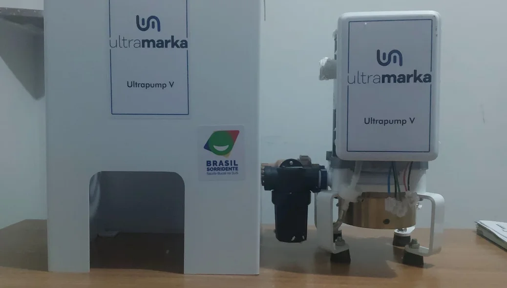 Entre os itens entregues está uma bomba de sucção odontológica, também conhecida como bomba a vácuo