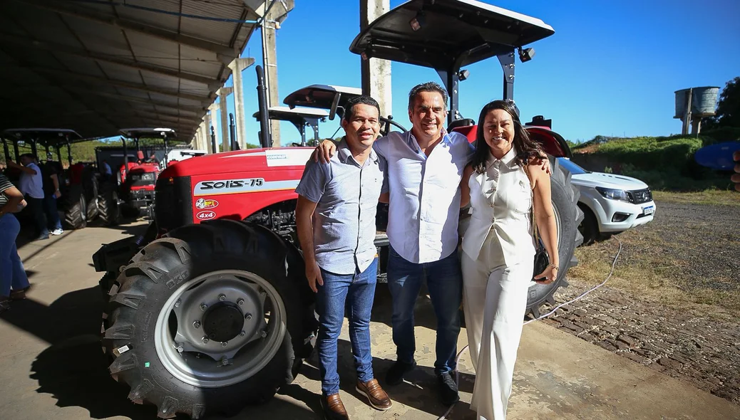 Entrega de equipamentos a prefeituras