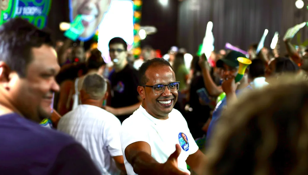 Enzo Samuel participa de convenção para oficializar candidatura a deputado estadual