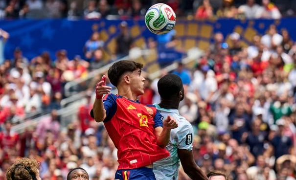 Espanha vence a Áustria e avança às oitavas da Copa do Mundo