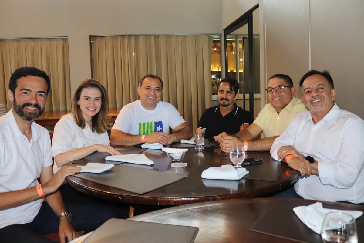 Evaldo Gomes recebe Marília Arraes em Teresina