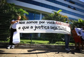 Família de mulher morta com facada no pescoço protesta contra soltura do acusado em Teresina