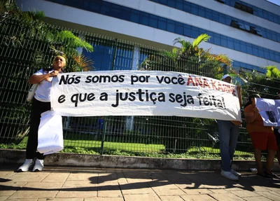 Familiares e amigos protestaram em frente ao TJ-PI nesta quinta-feira (16)