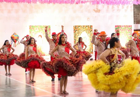 Primeira noite do Festival de Folguedos destaca tradição e cultura em Castelo do Piauí