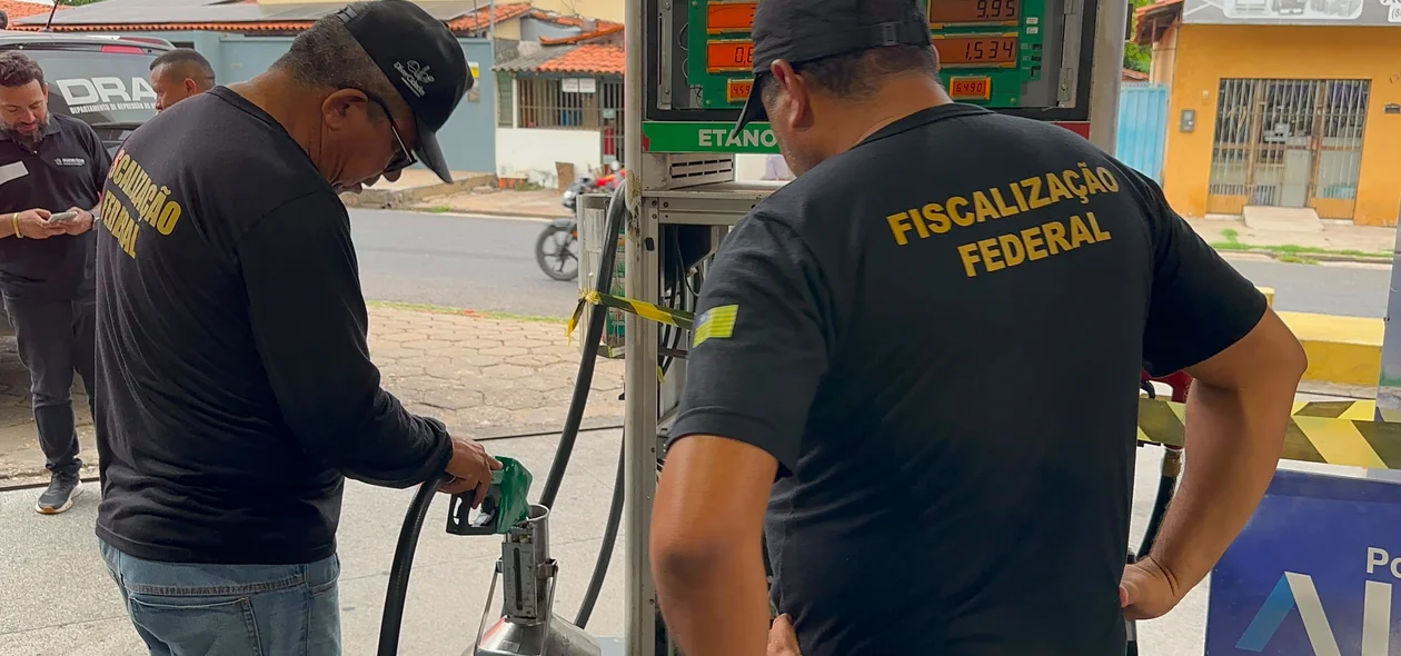 Fiscalização federal em postos de combustíveis em Teresina