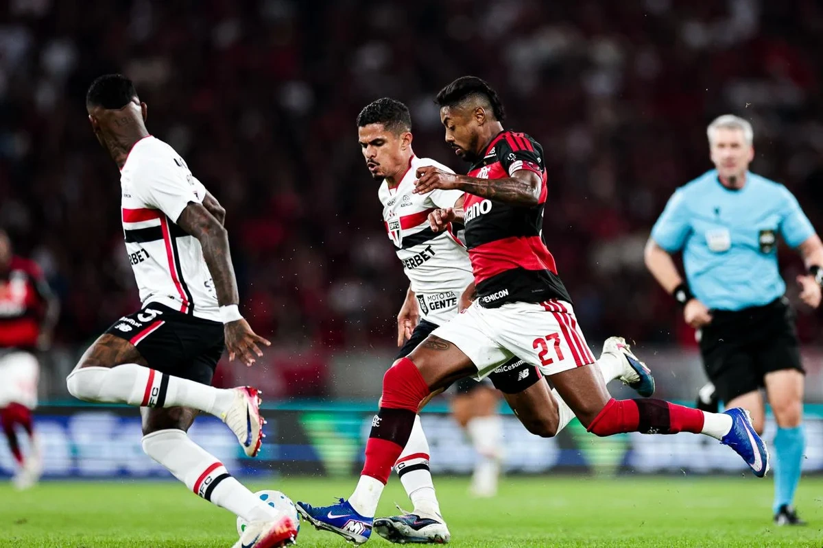 Flamengo empata com São Paulo