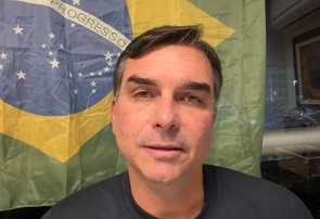 TSE pode multar campanha de Flávio Bolsonaro em até R$ 25 mil por carta divulgada de Jair Bolsonaro
