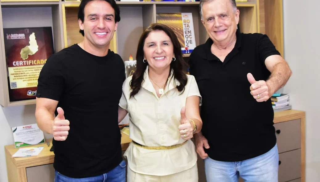Flávio Nogueira, a prefeita Maninha Fontenele e o deputado Flávio Júnior acompanharam o encerramento do festival