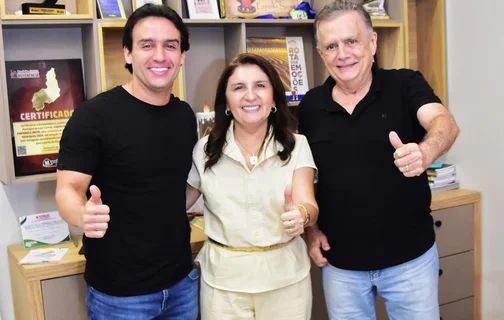 Flávio Nogueira, a prefeita Maninha Fontenele e o deputado Flávio Júnior acompanharam o encerramento do festival